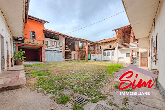 Casa con 5 locali in vendita in Casa di Corte in Vendita a Cavaglio dAgogna, Cavaglio DAgogna