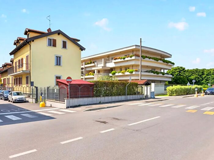 Casa trilocale in vendita in Via Madonna in Campagna, Bollate