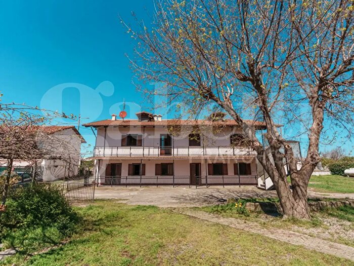 Casa con 10 locali in vendita in Via Camillo Benso di Cavour, Vigone