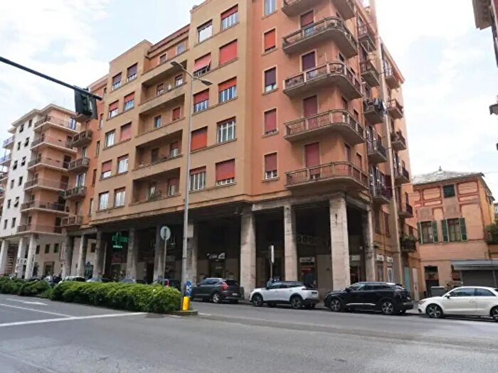 Appartamento trilocale in vendita in Via Antonio Cantore, Genova