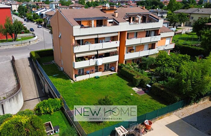 Appartamento con 6 locali in vendita in Via Taddea da Carrara, Verona