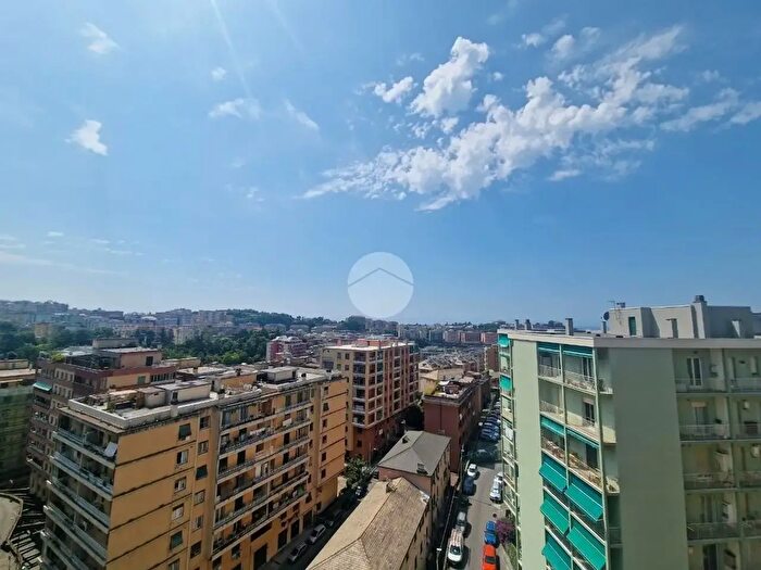Appartamento con 5 locali in vendita in Via Gian Battista Gaulli, Genova