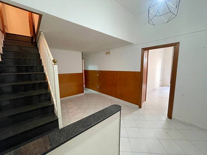 Appartamento trilocale in affitto in Via Raffaele Morghen, Vomero, Napoli