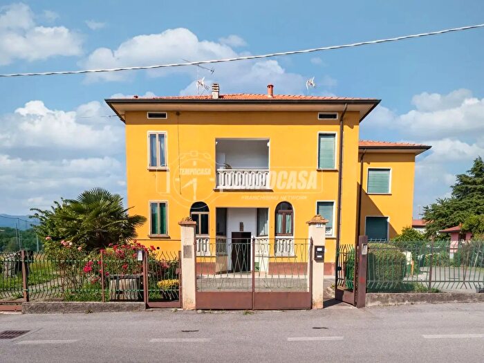 Appartamento quadrilocale in vendita in Via Santo Stefano, Bulciago
