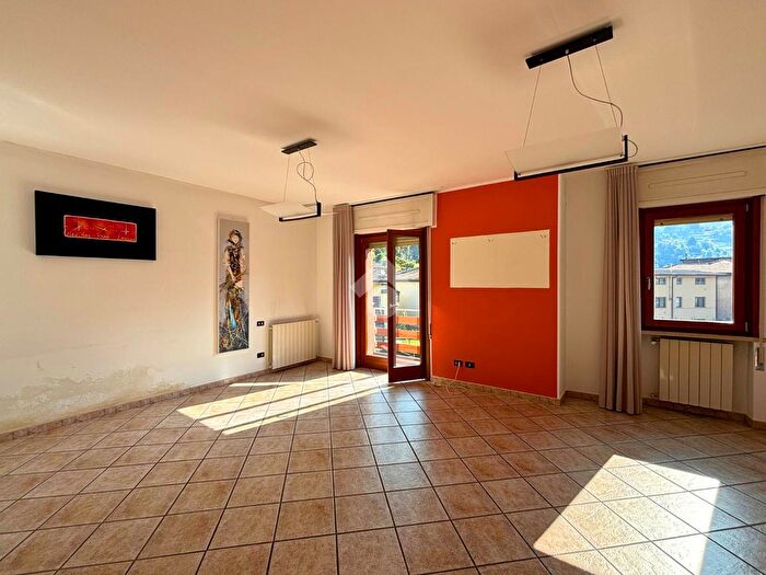 Appartamento quadrilocale in vendita in Via Campello, Malegno