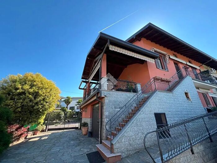 Casa con 6 locali in vendita in Via Caronno Varesino, Morazzone