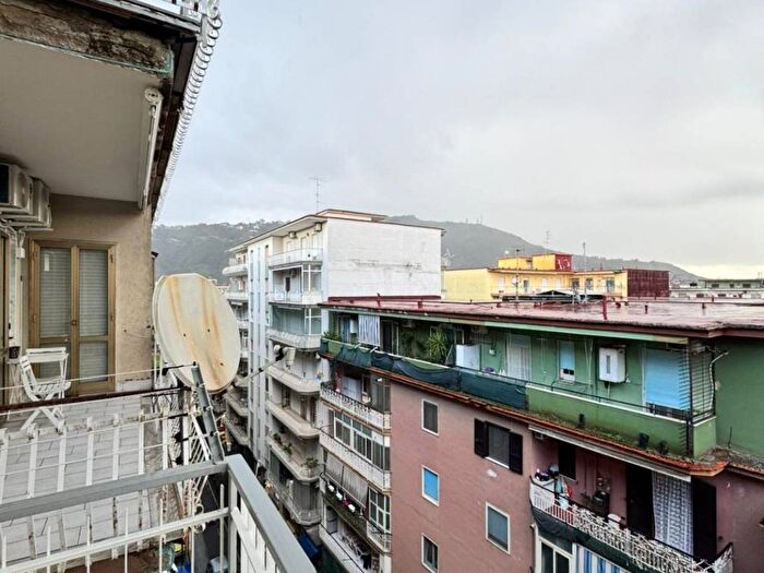 Appartamento trilocale in affitto in Via Empedocle, Pianura, Napoli