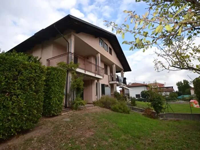 Casa con 6 locali in vendita in Via Barazzetto, Vigliano Biellese