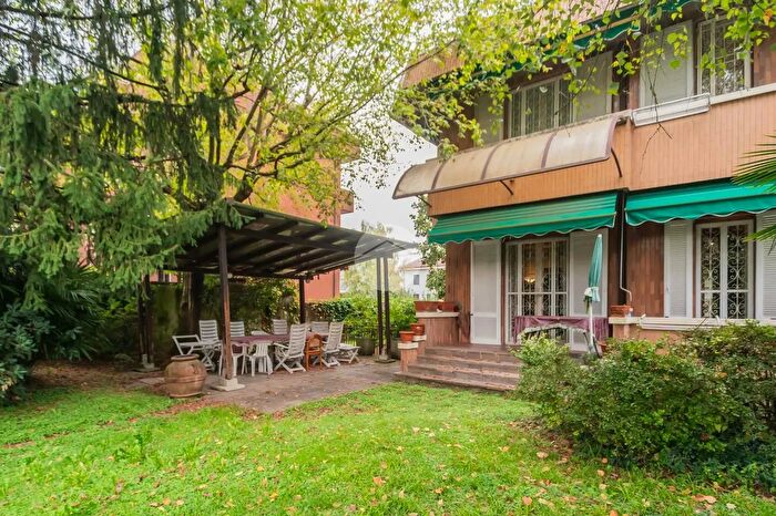 Casa con 5 locali in vendita in Via Francesco Petrarca, Vedano Al Lambro