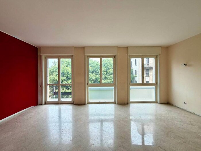 Appartamento quadrilocale in affitto in Corso di Porta Romana, Missori, Milano