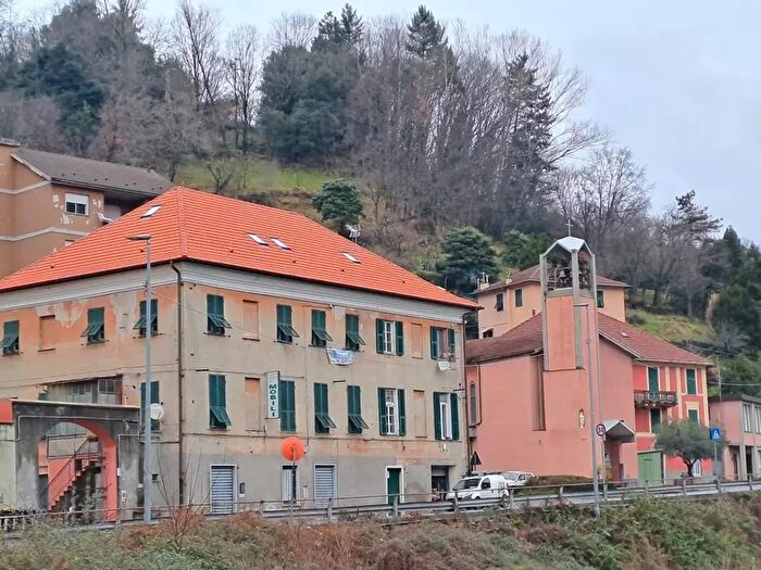 Appartamento con 6 locali in vendita in Via Piave, Mignanego