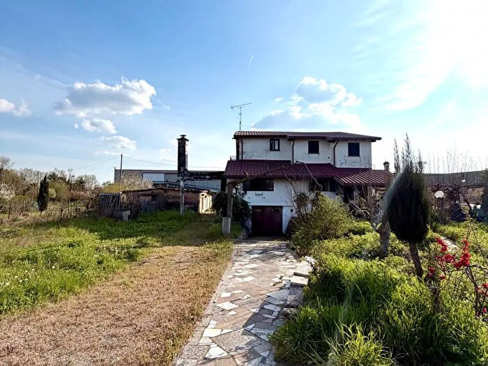 Casa con 6 locali in vendita in Via Roma, Borgo Veneto