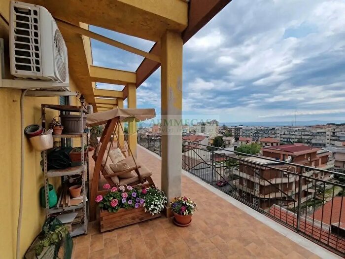 Appartamento con 5 locali in vendita in Via del Bosco, Catania