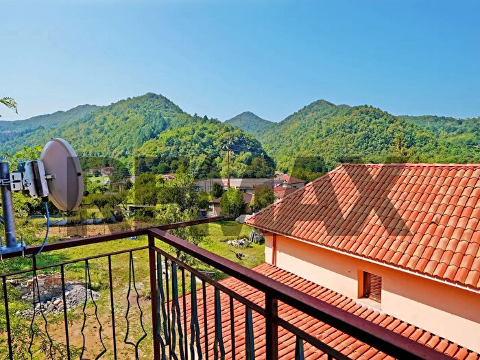 Casa con 5 locali in vendita in Via Antica di Avosso, Casella