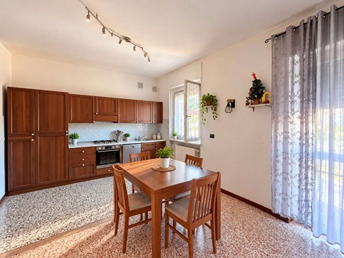 Appartamento quadrilocale in vendita in Via Incisa, Rontomellone Incisa, Vezza d'Alba