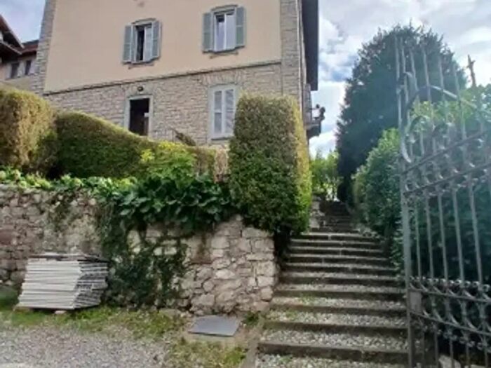 Appartamento quadrilocale in vendita in Via Giosuè Bailo, Almenno San Bartolomeo