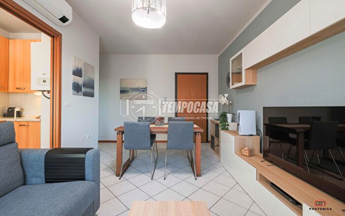 Appartamento trilocale in vendita in Via degli Ortolani, Bologna