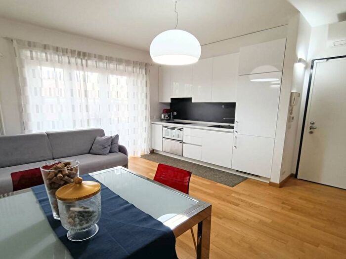 Appartamento bilocale in affitto in Via SantAnatalone, Inganni, Milano