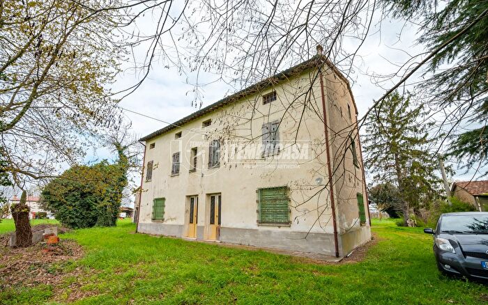Casa con 8 locali in vendita in Via Crociaro, Faenza
