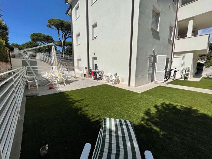 Appartamento trilocale in affitto in Via dei Tigli, Tirrenia, Pisa
