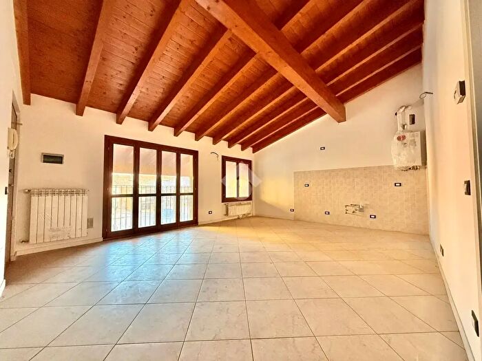 Appartamento trilocale in vendita in Via Roma, Pagazzano