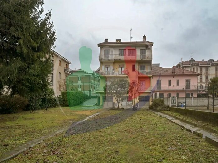 Appartamento con 5 locali in vendita in Via Oristano, Torino