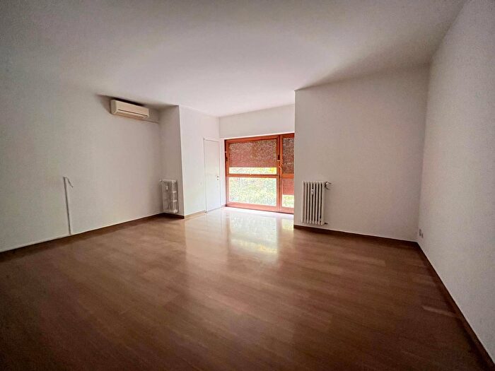 Appartamento quadrilocale in vendita in Via Ruggero di Lauria, Milano