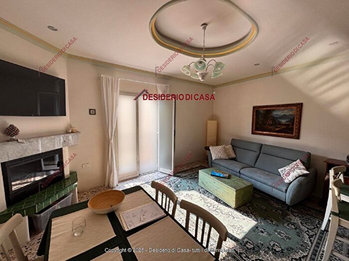 Casa con 5 locali in vendita in Isnello