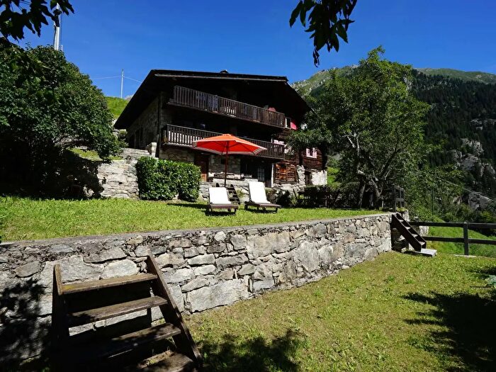 Casa con 6 locali in vendita in Abitato Motta, Macugnaga