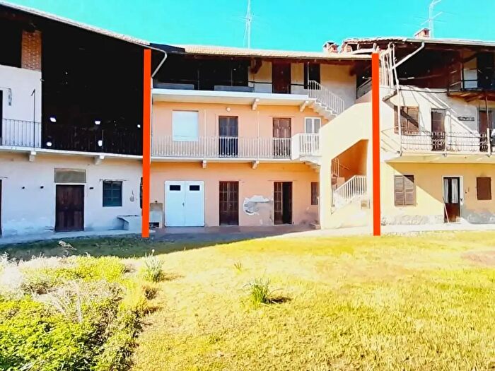 Appartamento con 6 locali in vendita in Fara Novarese