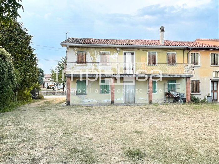 Casa con 15 locali in vendita in Paderno di Ponzano, Ponzano Veneto
