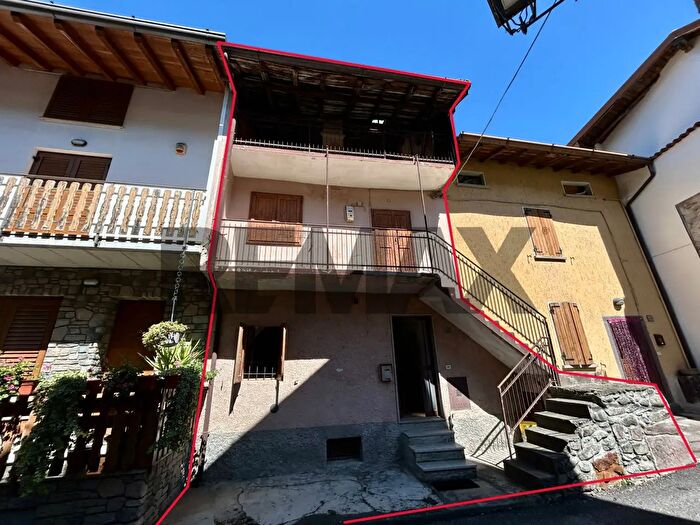 Casa quadrilocale in vendita in Gianico