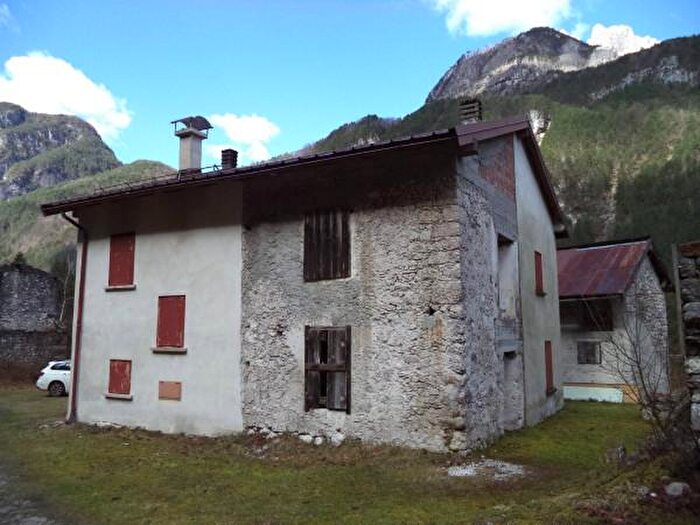 Casa con 5 locali in vendita in Località Sotmedons, Chiusaforte