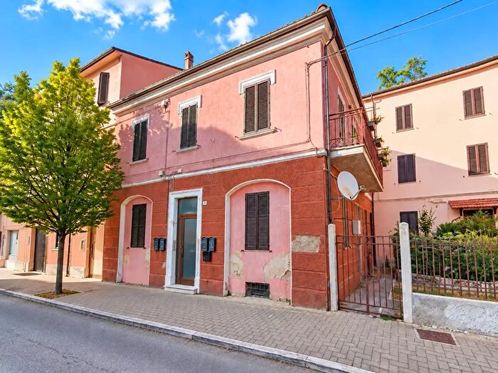 Appartamento con 5 locali in vendita in Via Monti, Fabriano