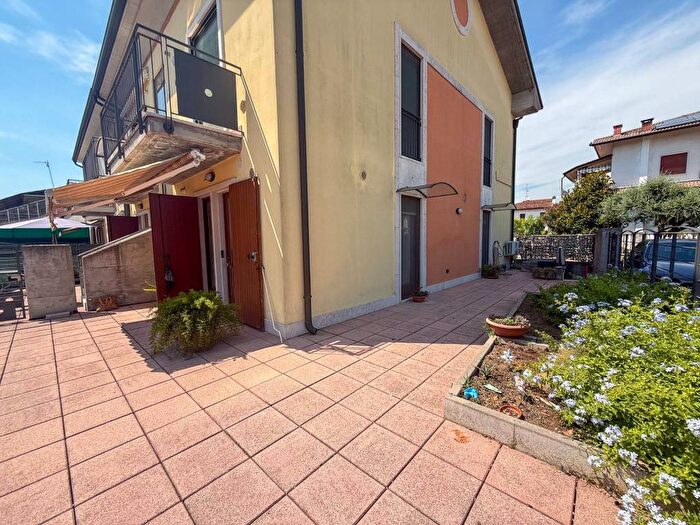 Appartamento bilocale in affitto in Via Bosco, Rizza, Castel d'Azzano