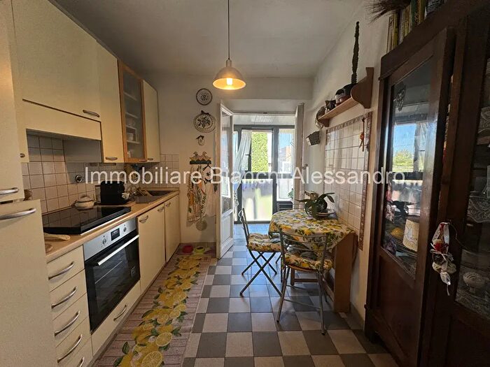 Appartamento quadrilocale in vendita in Via di Scandicci, Firenze