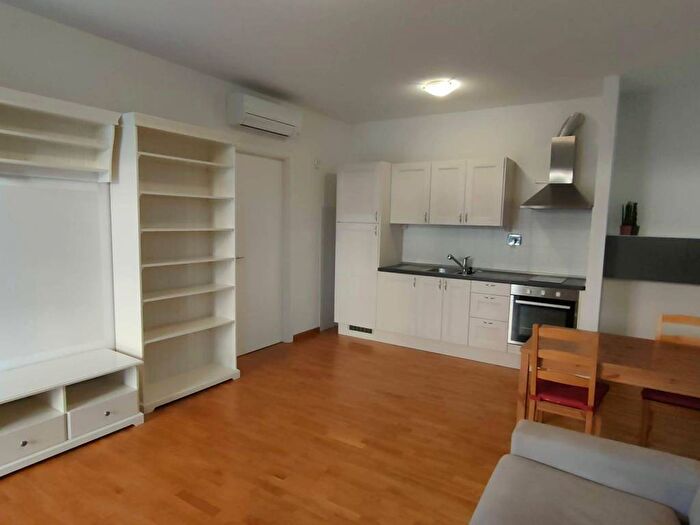 Appartamento monolocale in affitto in Via Lorenzo Menabuoni, Zarini Valentini, Prato