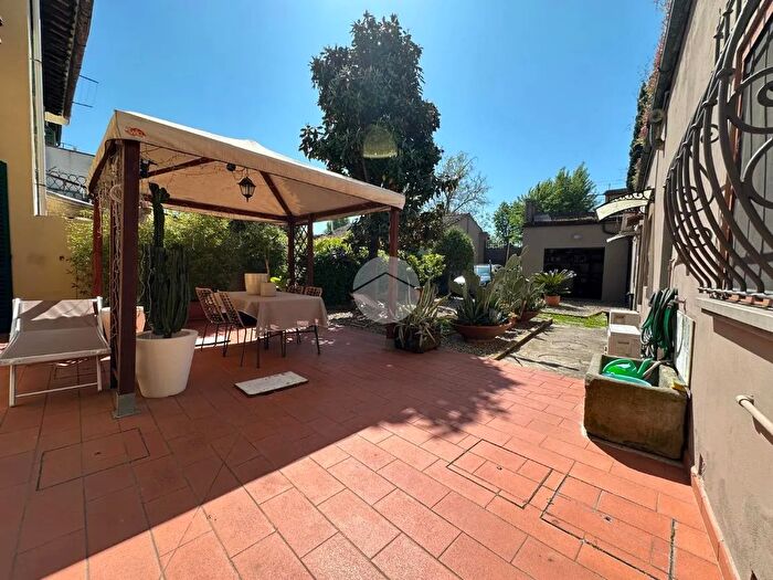 Appartamento con 5 locali in vendita in Via di Brozzi, Firenze