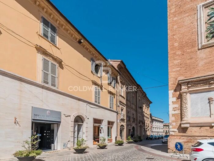 Appartamento con 5 locali in vendita in Corso Persiani, Recanati