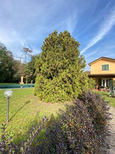 Casa con 12 locali in vendita in Castelnuovo Magra