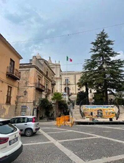 Casa con 8 locali in vendita in Via Guerrazzi Comitini, Comitini