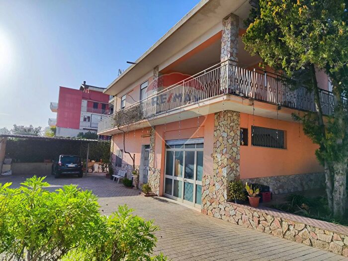 Casa con 15 locali in vendita in Via Salvo dAcquisto, Caltagirone