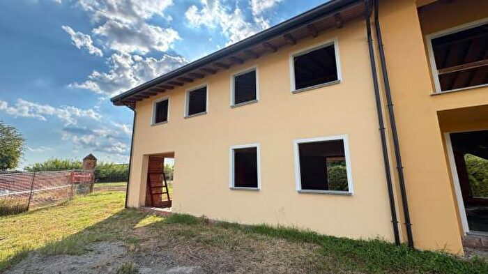 Casa quadrilocale in vendita in Via Liguria, Voghera