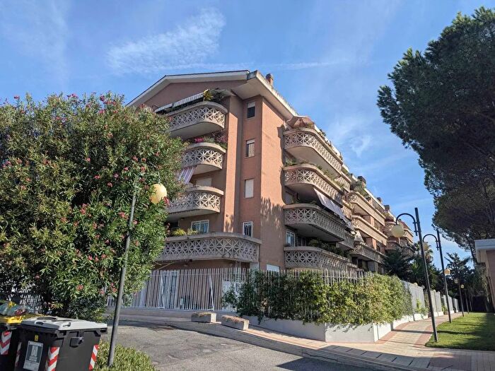 Appartamento bilocale in affitto in Via Raffaele Conforti, Roma