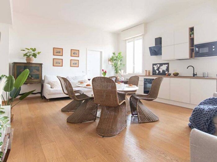 Appartamento trilocale in affitto in Via Molino delle Armi, Ticinese, Milano