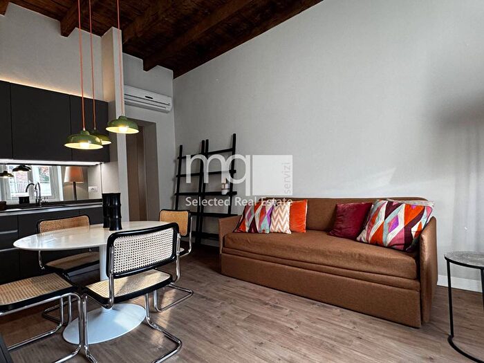 Appartamento trilocale in affitto in Via Luigi Settembrini, Buenos Aires, Milano