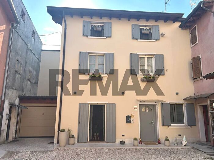 Casa con 5 locali in vendita in Via Malcanton, Lazise