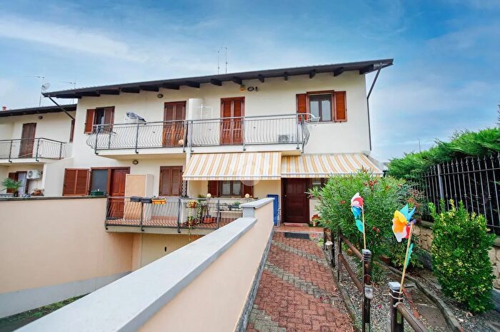Casa con 5 locali in vendita in Via Salvo dAcquisto, Rivarolo Canavese