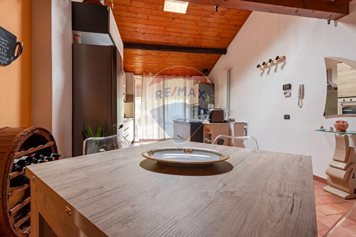 Appartamento bilocale in vendita in Via Stochetti, Besozzo