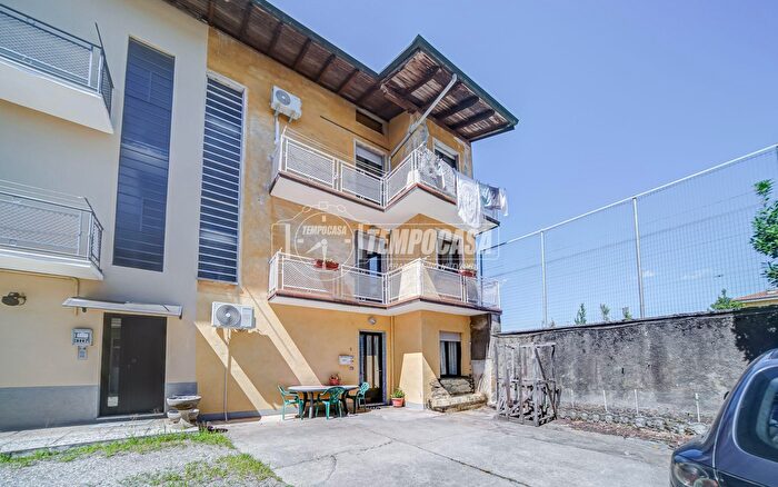 Casa con 5 locali in vendita in Via Ignazio Fornara, Borgomanero